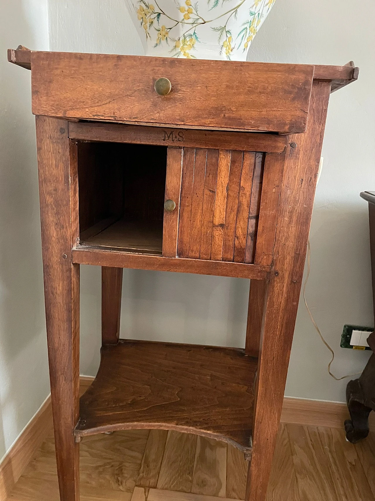 Louis XVI walnut bedside table, late 18th century 2