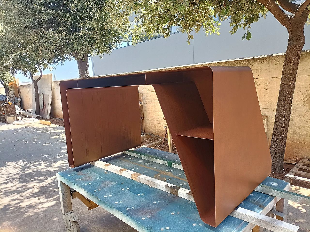 Desk Tape in metal corten 1067449