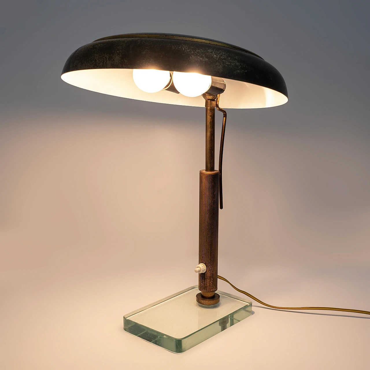 Pietro Chiesa Mid-century Modern Italian Brass Table Lamp, Fontana Arte, 1940s 4