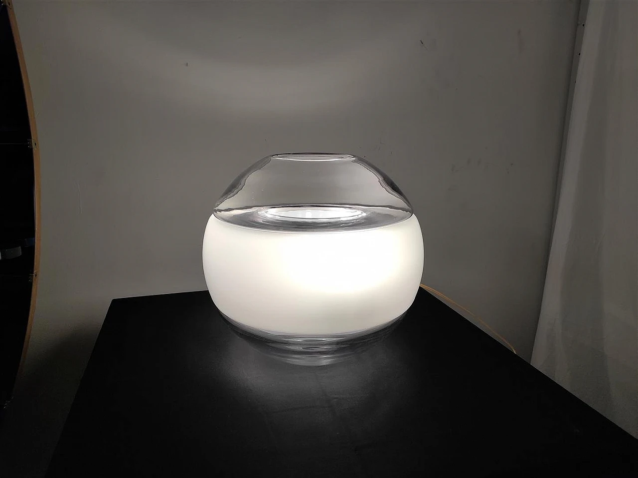 Glass sphere table lamp, 1960s 7