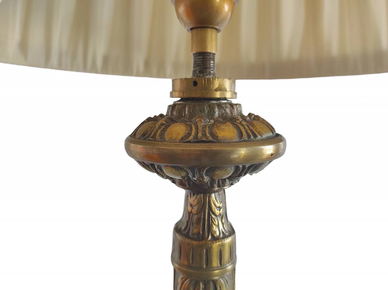 Brass floor lamp with baroque style details 3