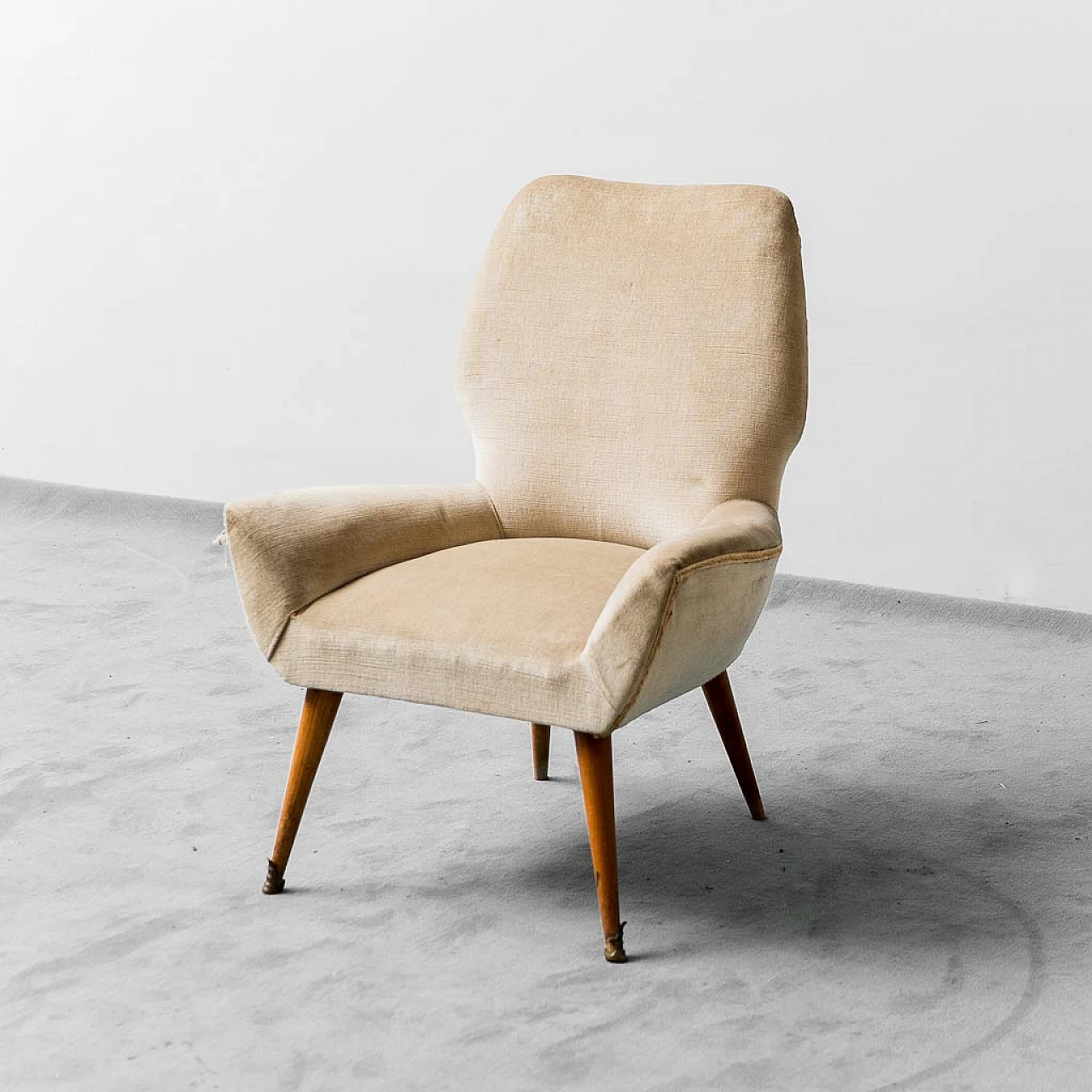 Pair of armchairs with beige velvet pouf, 1950s 3