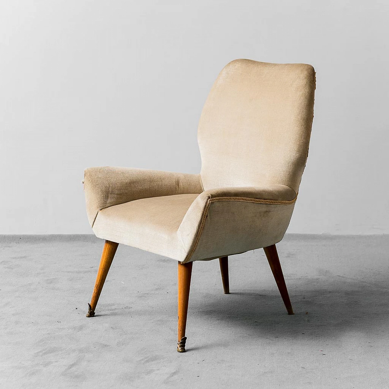 Pair of armchairs with beige velvet pouf, 1950s 6