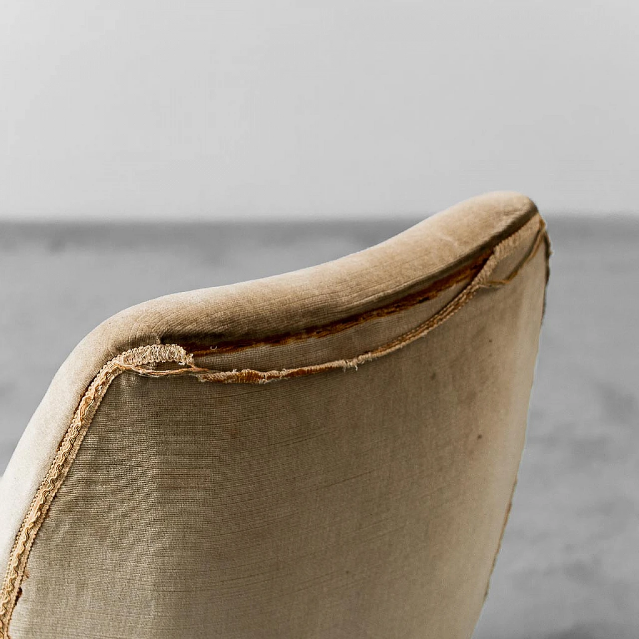 Pair of armchairs with beige velvet pouf, 1950s 11