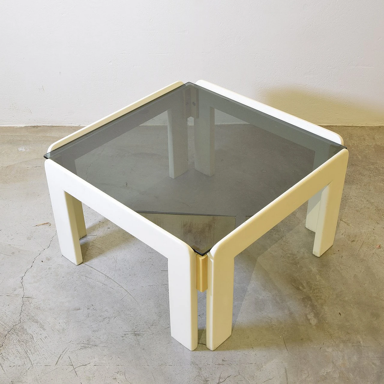 Coffee tabbe in walnut attributed to Afra & Tobia Scarpa, 1960s 2