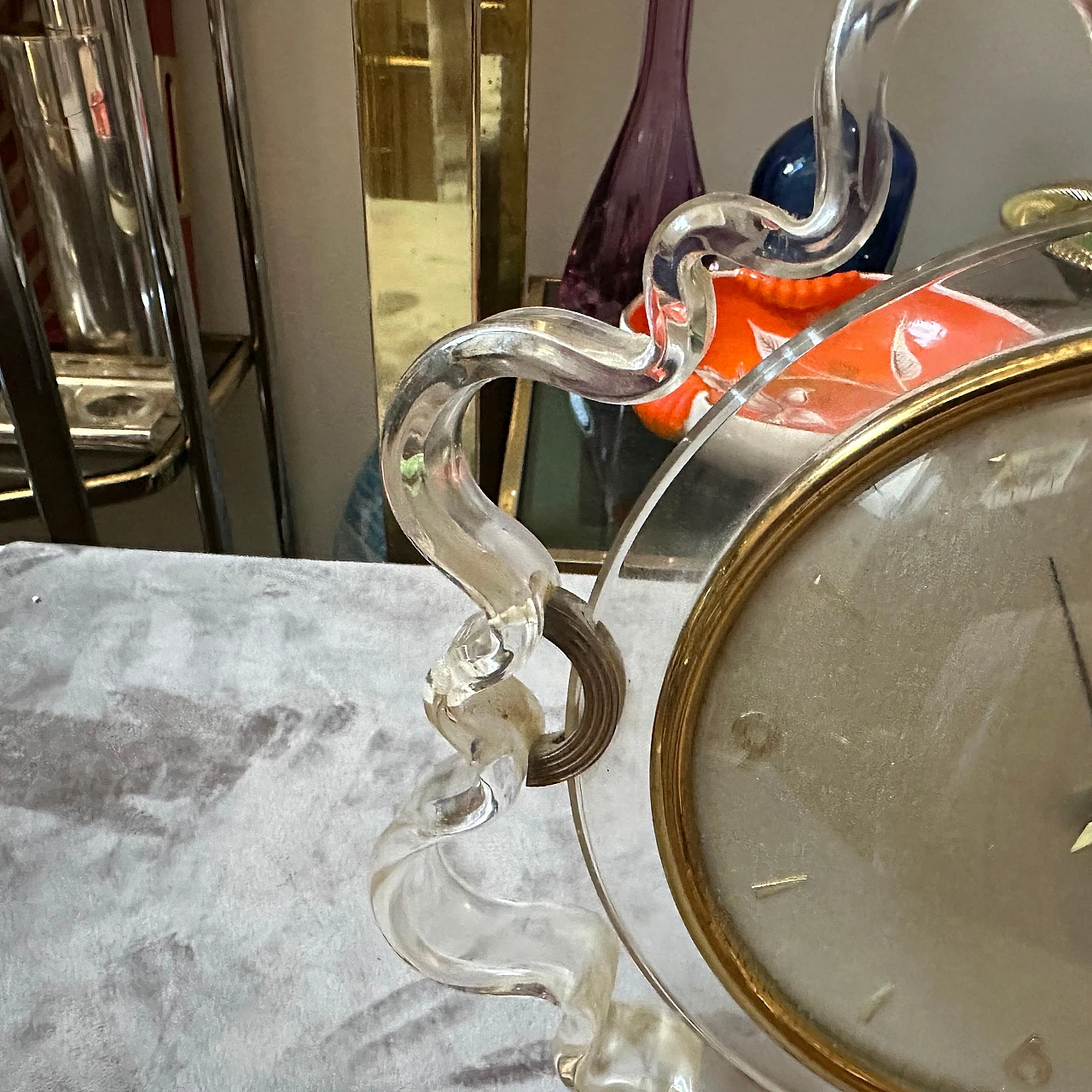 Sveglia da tavolo in ottone e lucite trasparente di Italora, anni '50 3