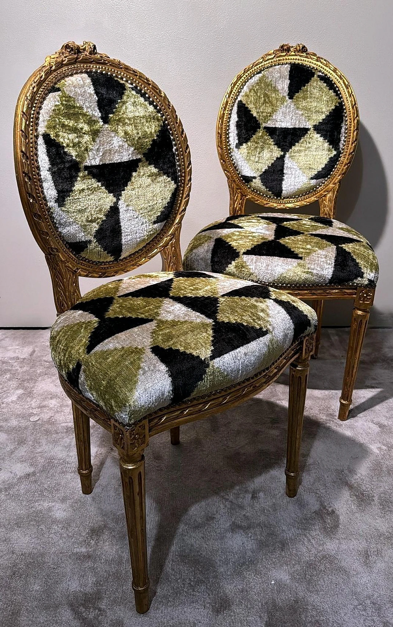 Pair of Louis XVI chairs in wood and Ikat velvet, 19th century 7