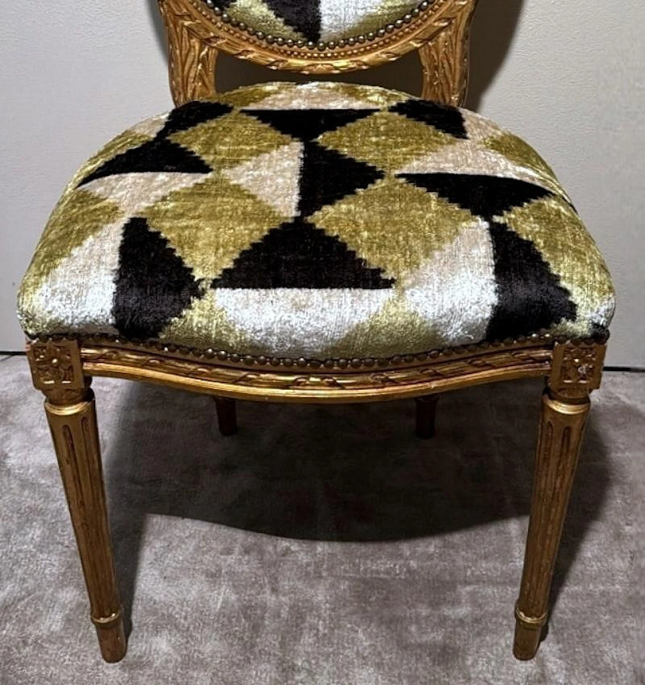 Pair of Louis XVI chairs in wood and Ikat velvet, 19th century 18