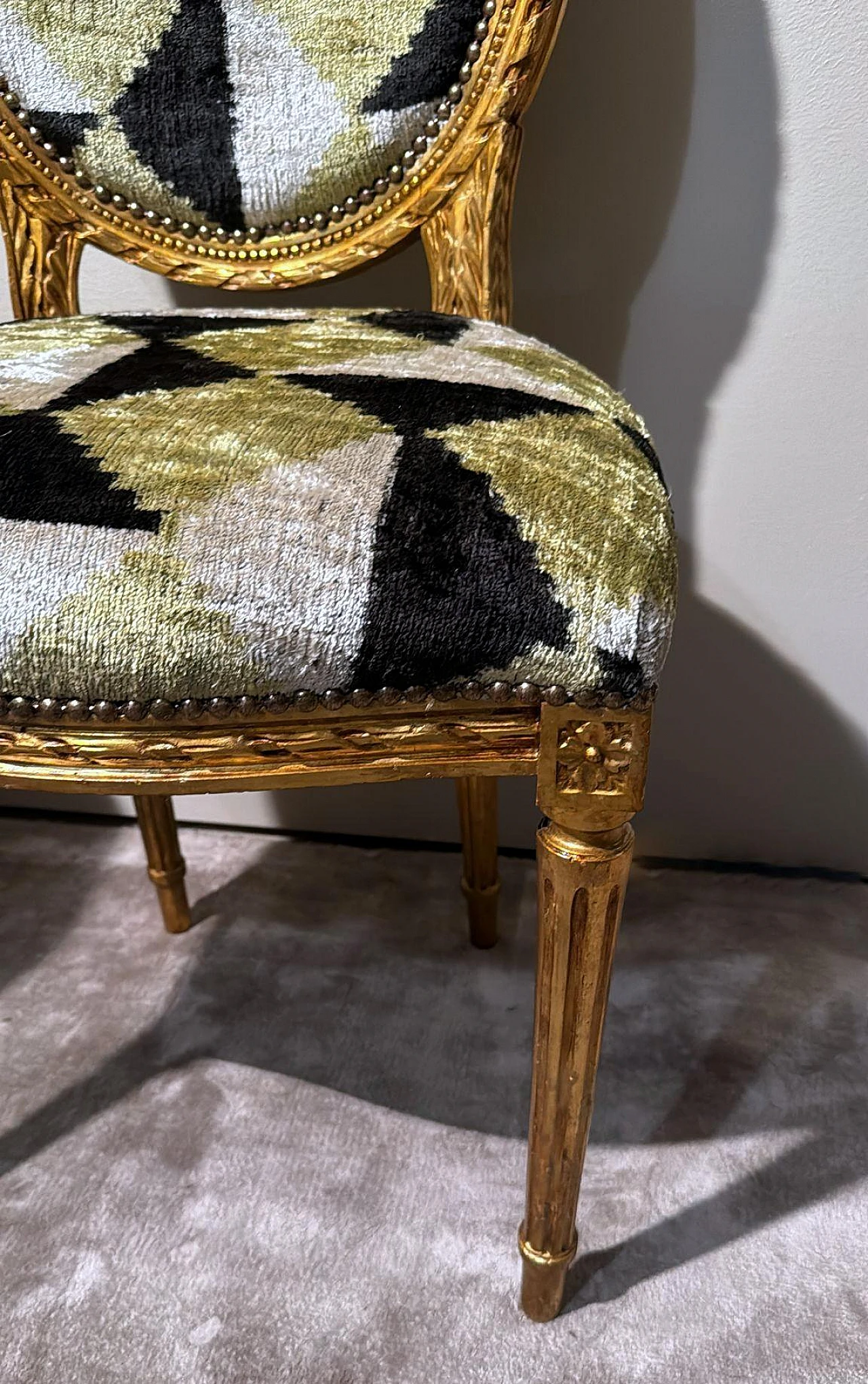 Pair of Louis XVI chairs in wood and Ikat velvet, 19th century 19