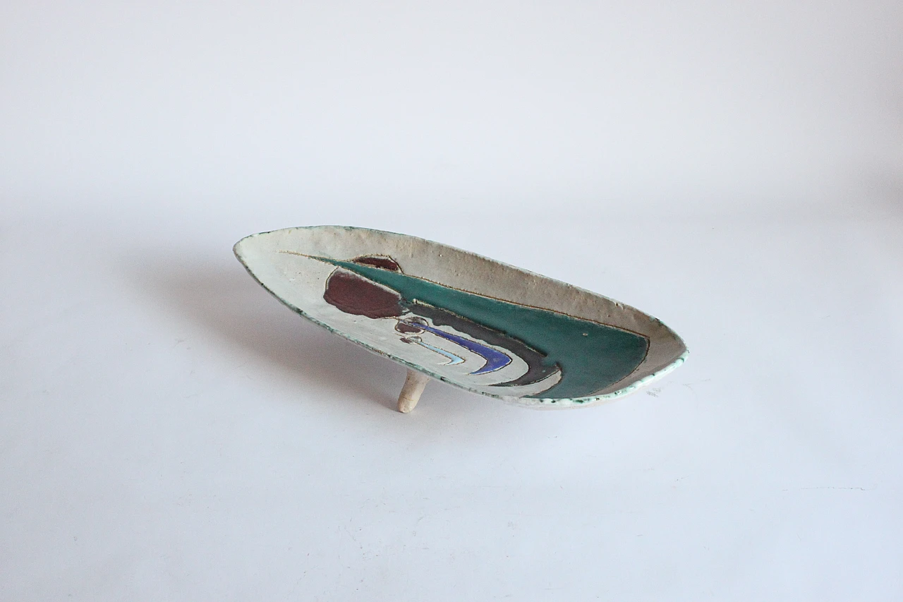 Footed ceramic bowl by Hugo de Putter and Victoria Blansaert for Hugri 2