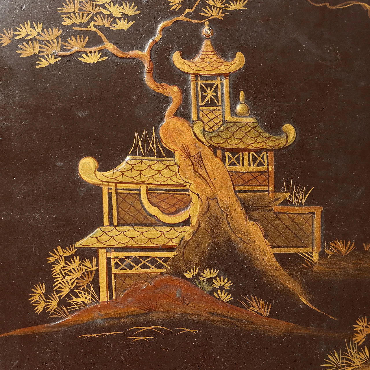 Lacquered wooden flap in chinoiserie style, early 20th century 6