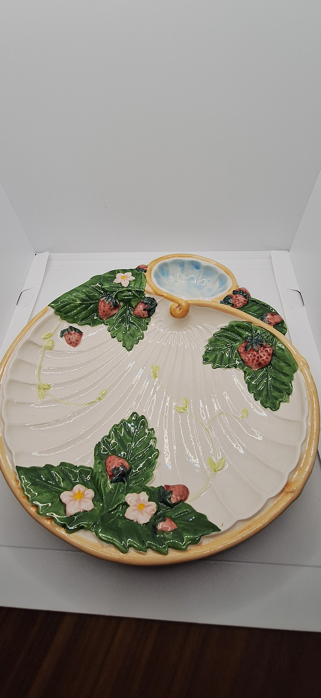 12 Minton style starter plates, XX century 1