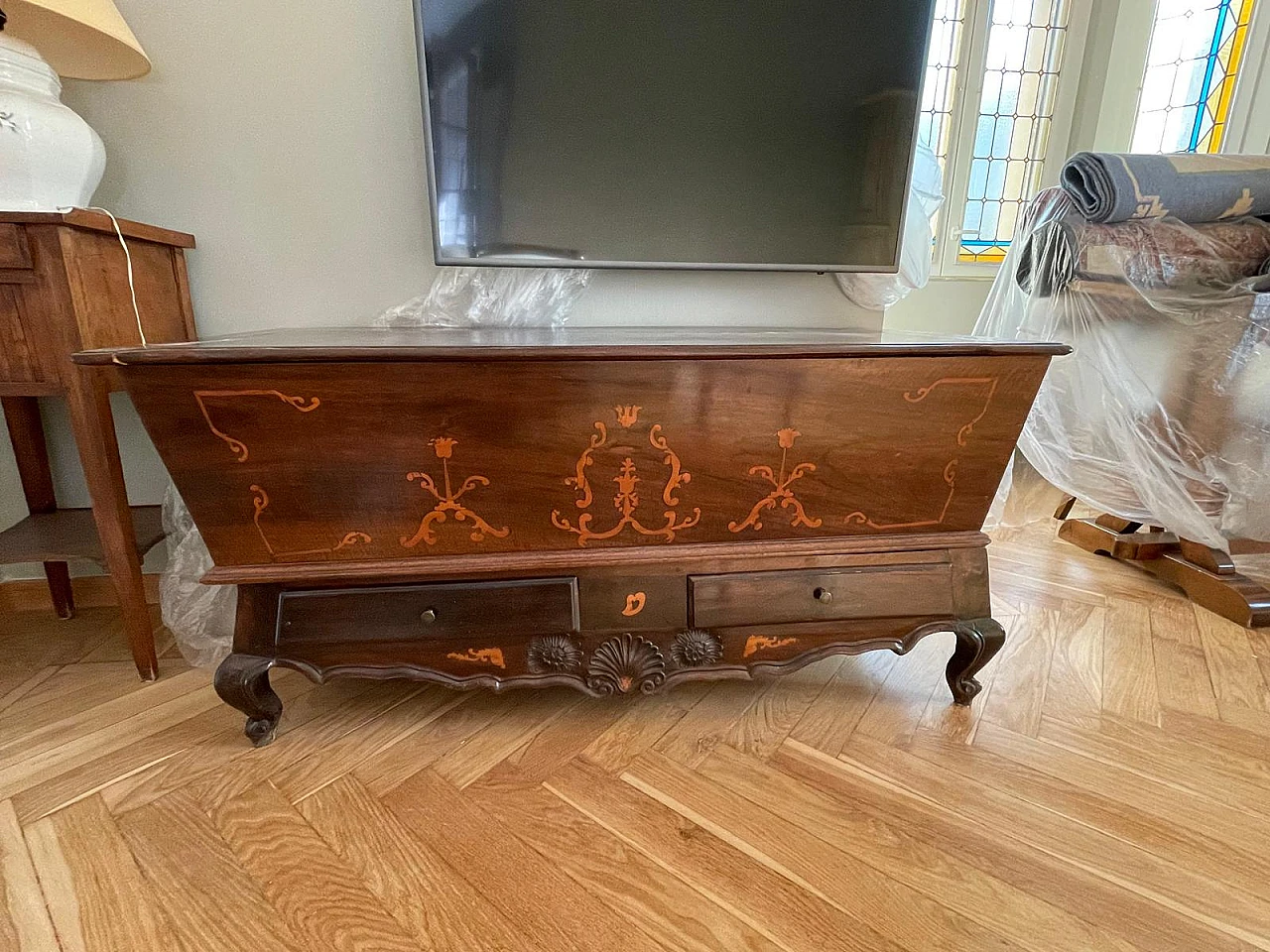 Baroque walnut sideboard, first half of the 18th century 6