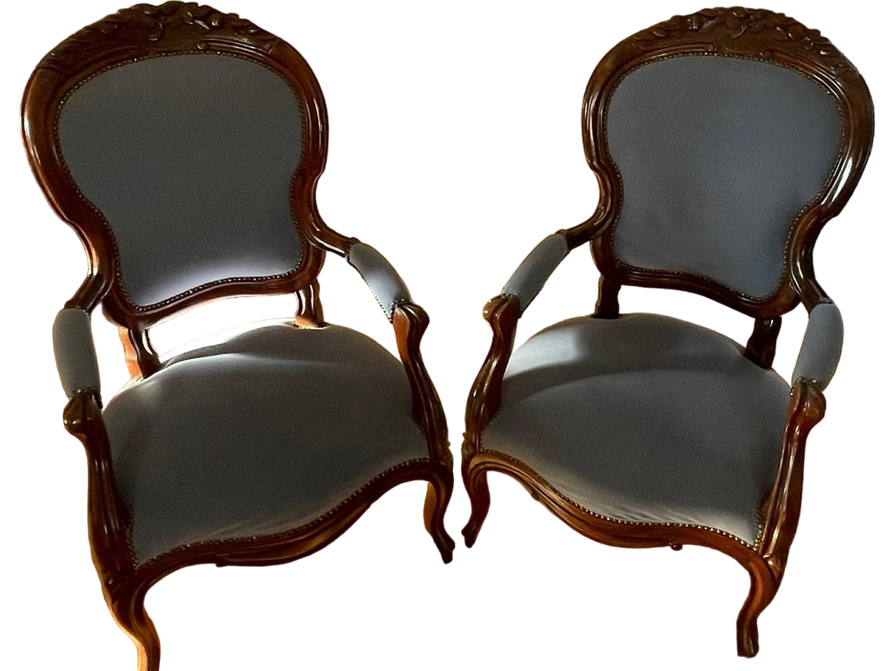 Pair of armchairs and ottoman in walnut and blue velvet, 18th century 7