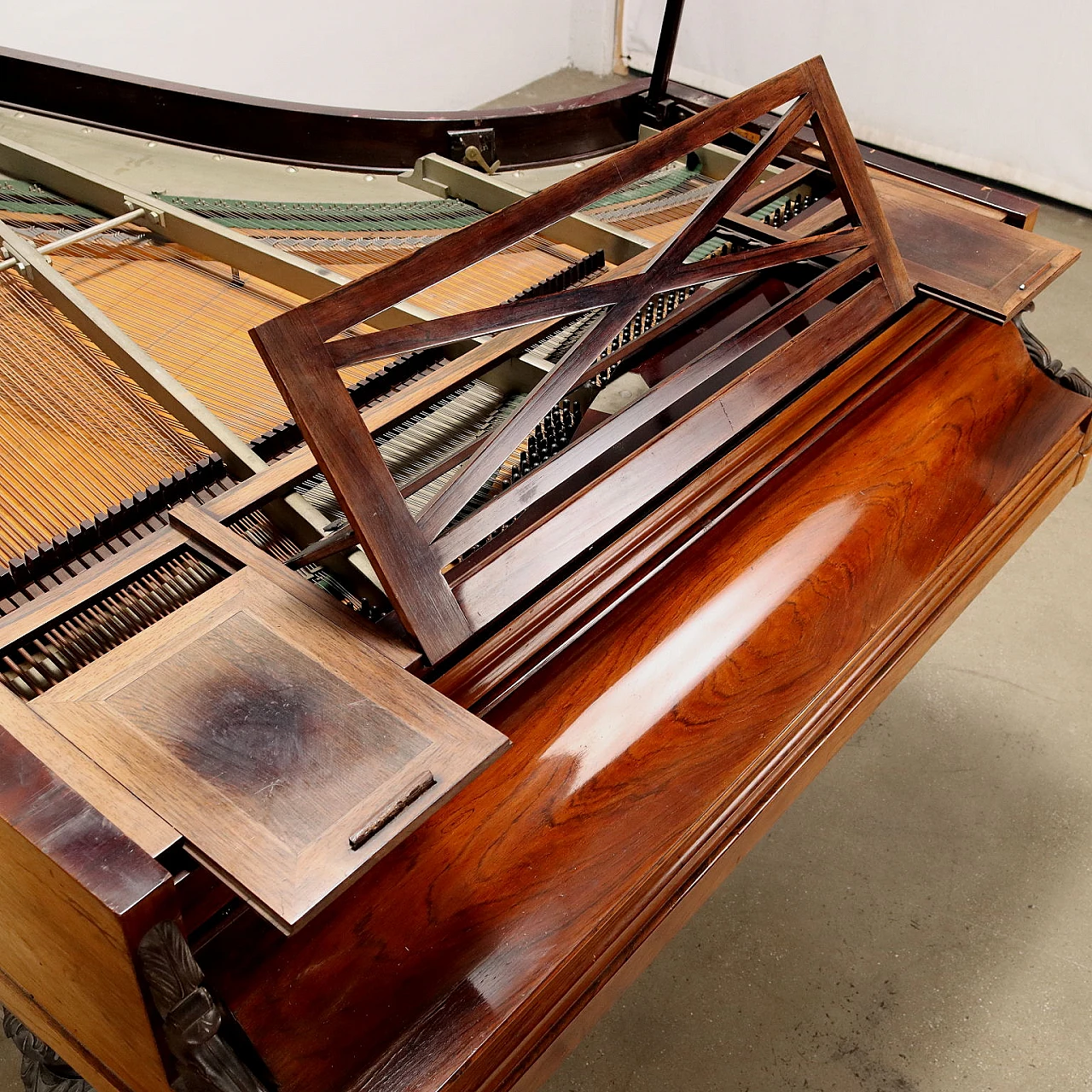 Pianoforte a coda con pedaliera a lira di Pleyel Wolff & Co., '800 8