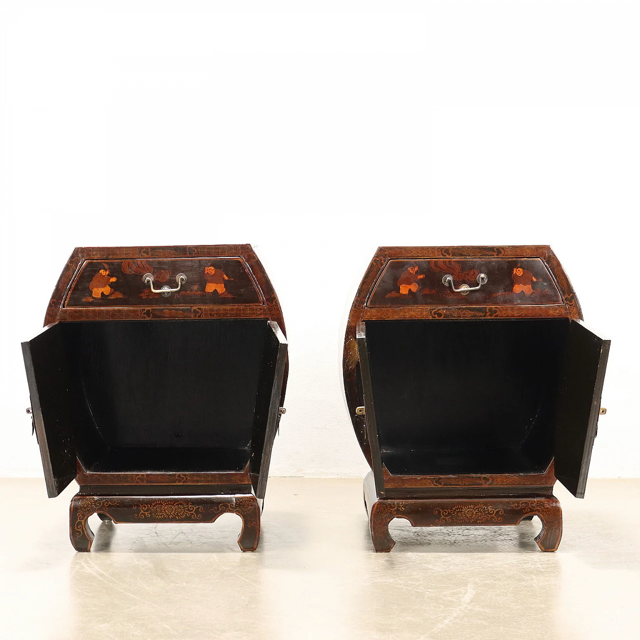 Pair of Chinoiserie-style nightstands in painted and lacquered wood 3