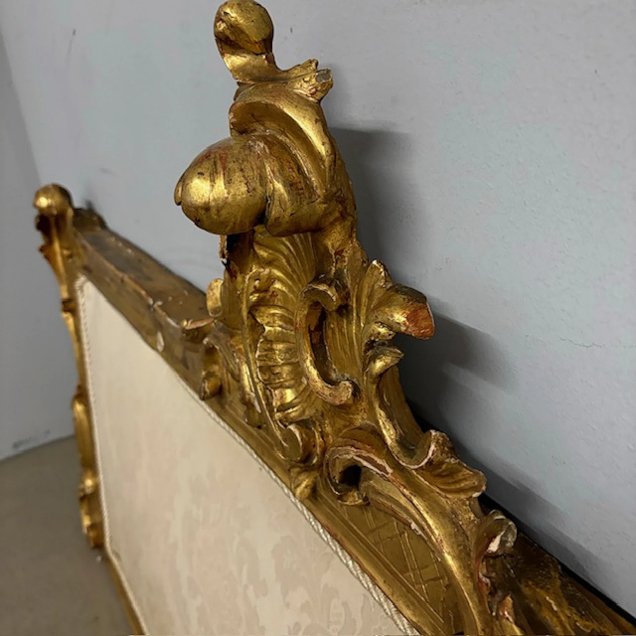 Antique Louis Philippe headboard carved in gold leaf, 1840 3