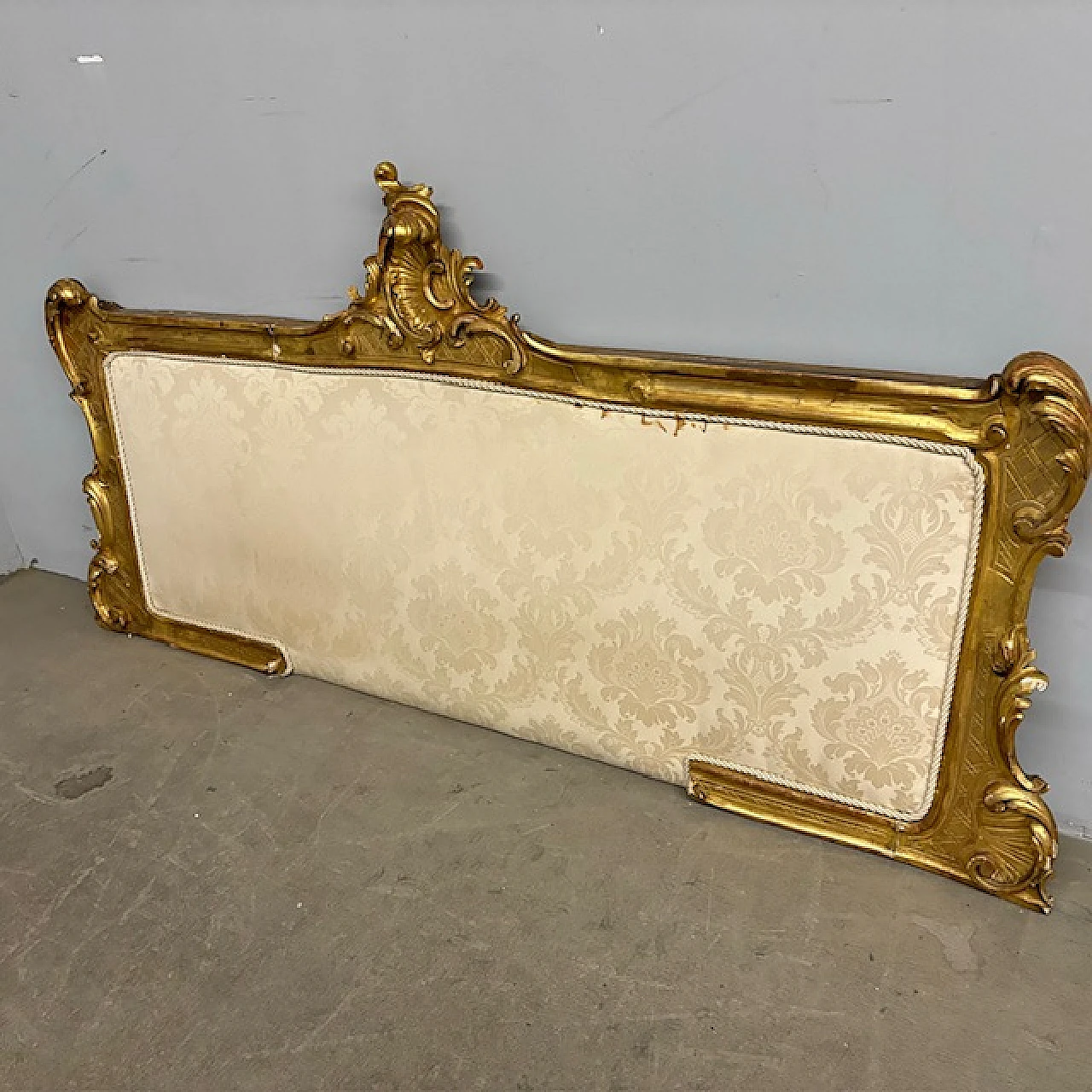 Antique Louis Philippe headboard carved in gold leaf, 1840 4