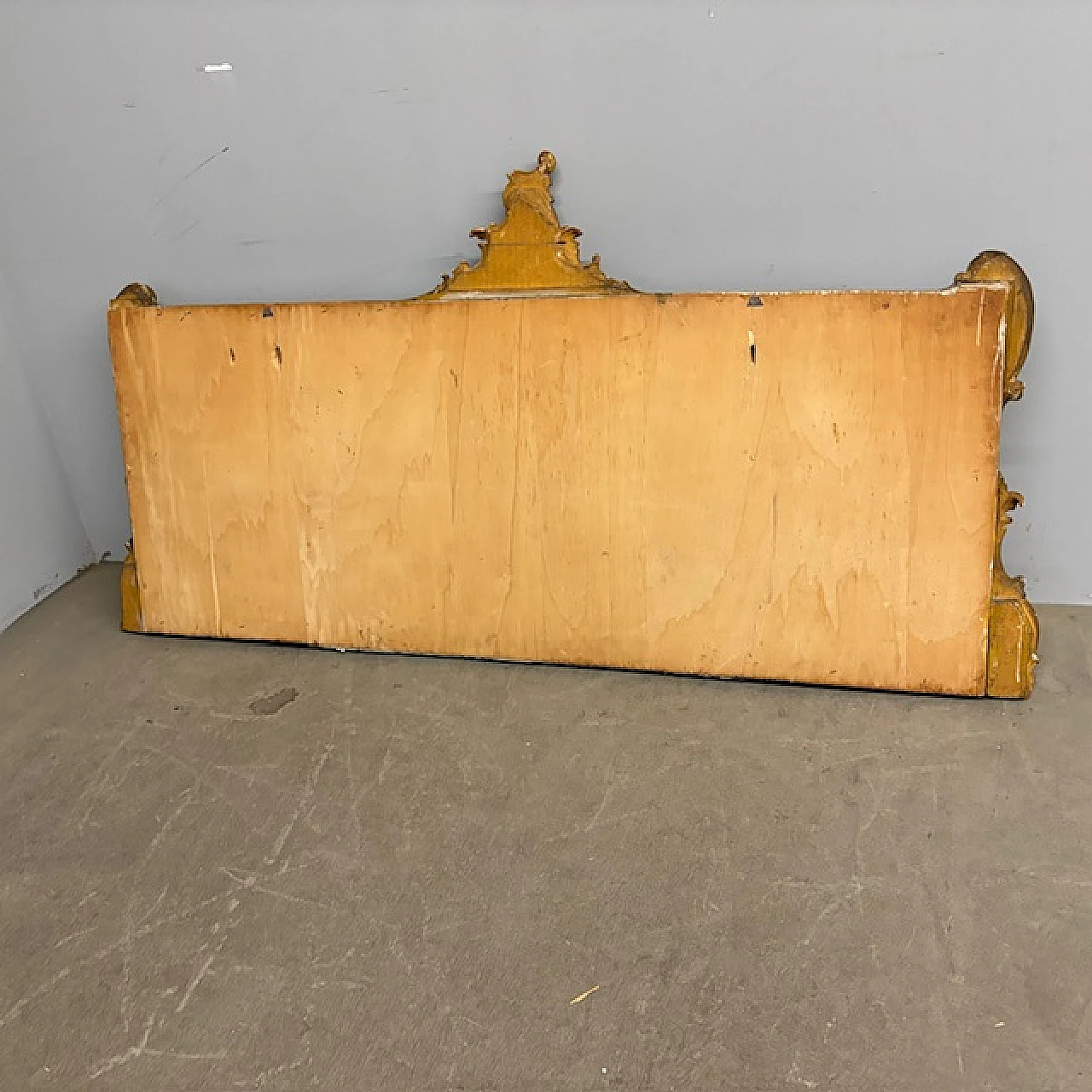 Antique Louis Philippe headboard carved in gold leaf, 1840 10