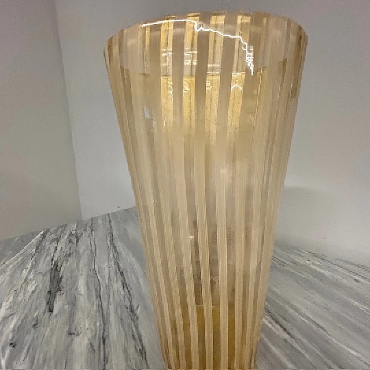 Barovier e Toso vase in milk glass and gold, Murano, 1970s 3