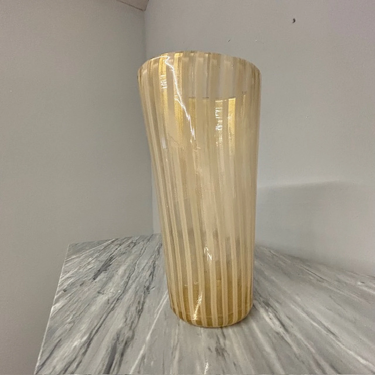 Barovier e Toso vase in milk glass and gold, Murano, 1970s 5