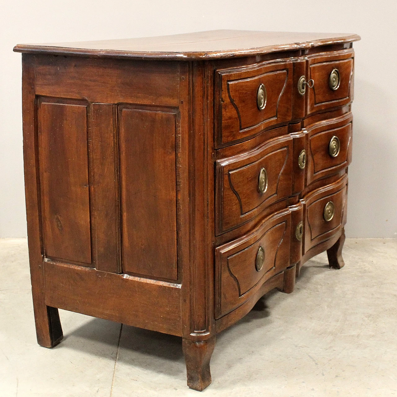 Solid walnut Louis XV chest of drawers, 18th century 3