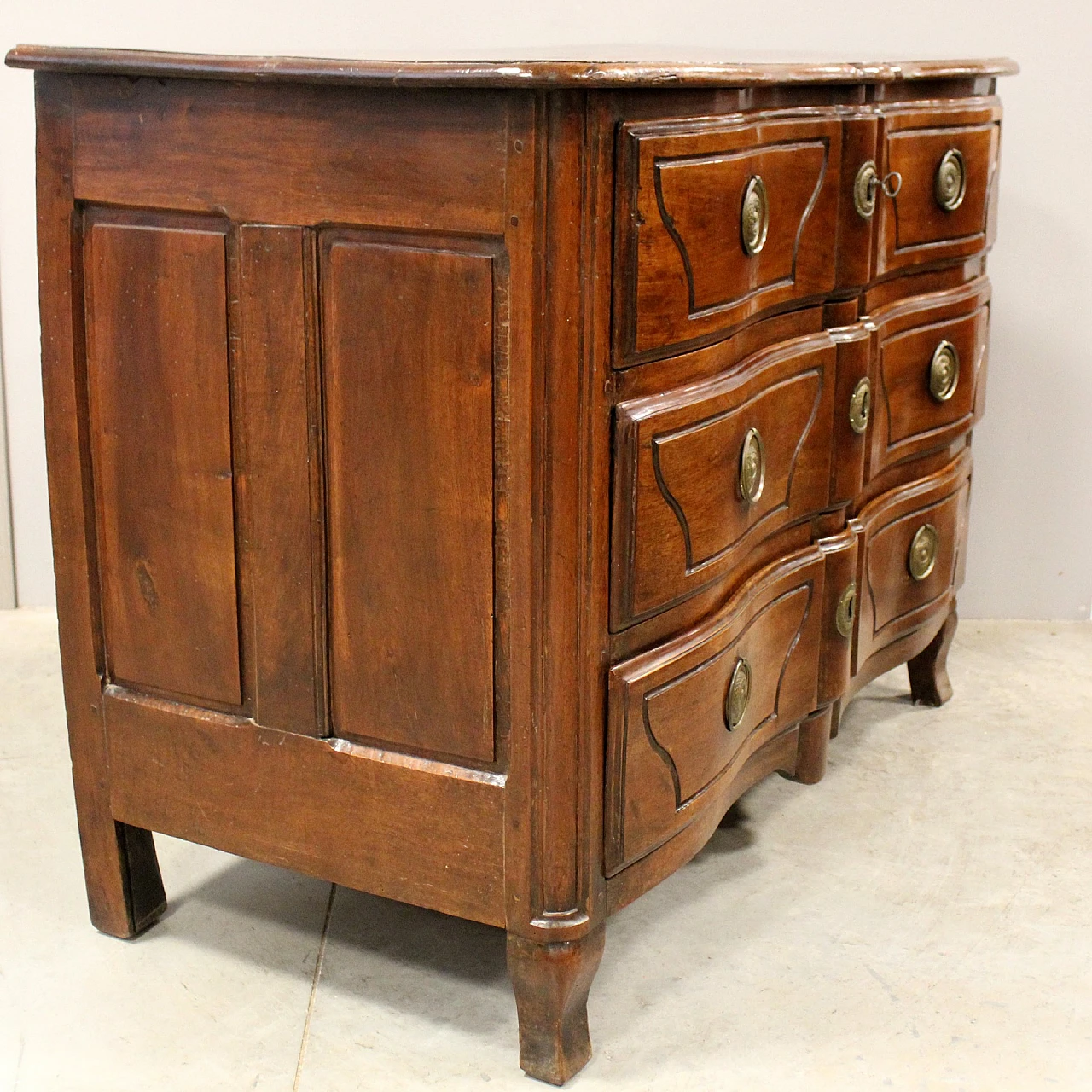 Solid walnut Louis XV chest of drawers, 18th century 4