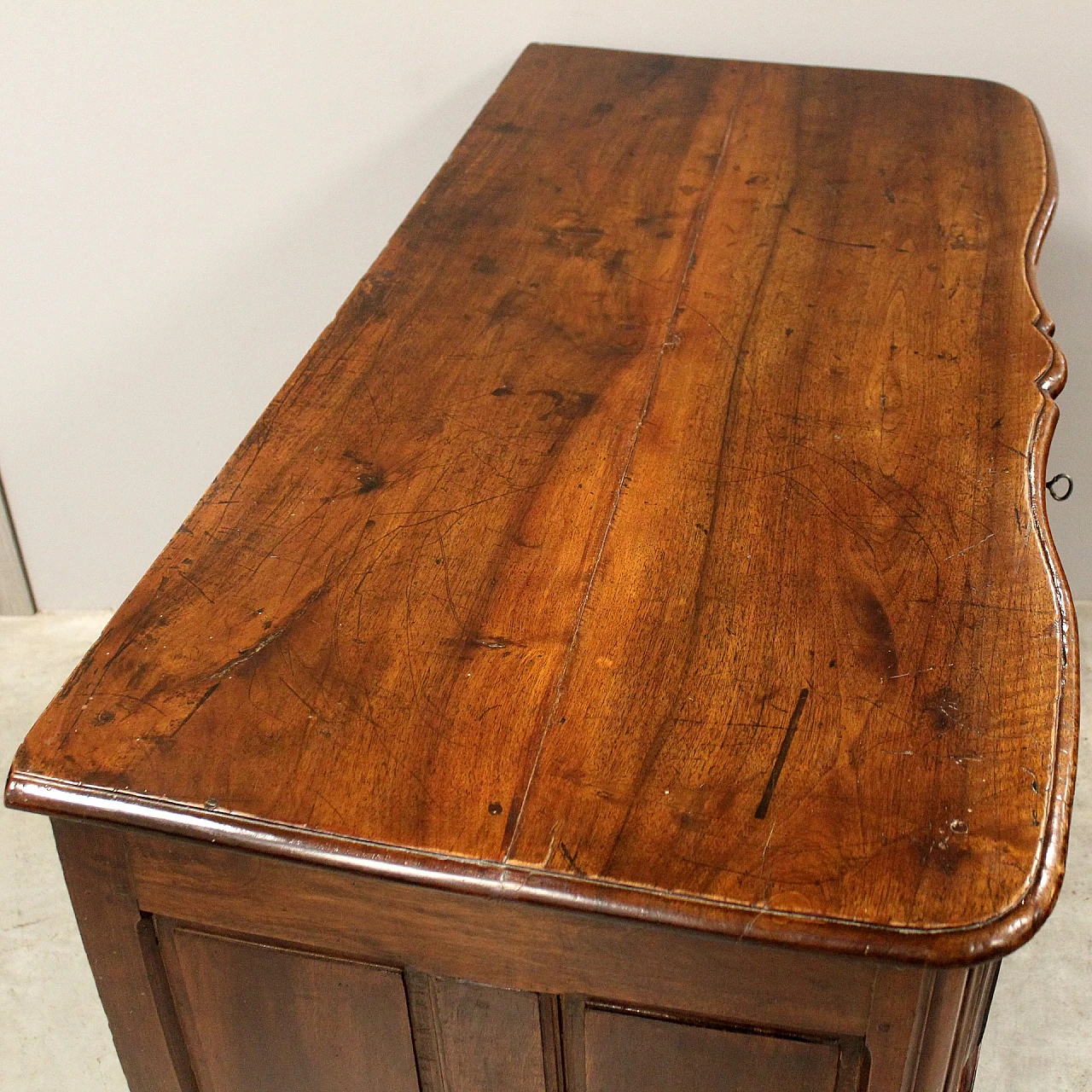 Solid walnut Louis XV chest of drawers, 18th century 5