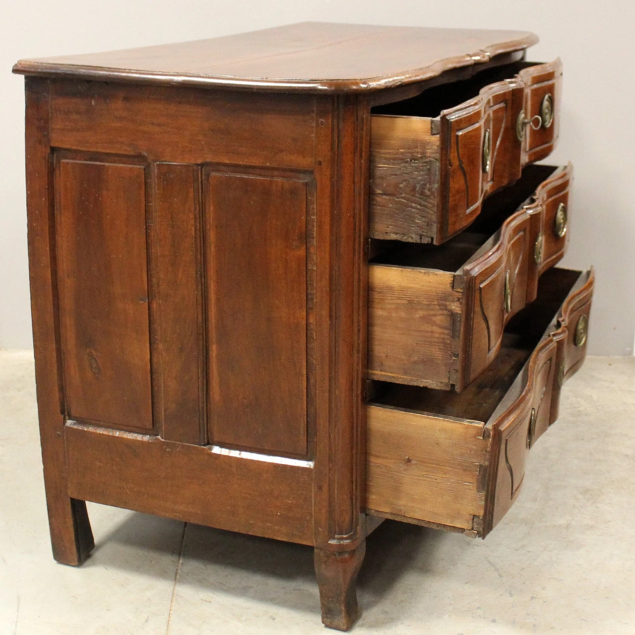 Solid walnut Louis XV chest of drawers, 18th century 6