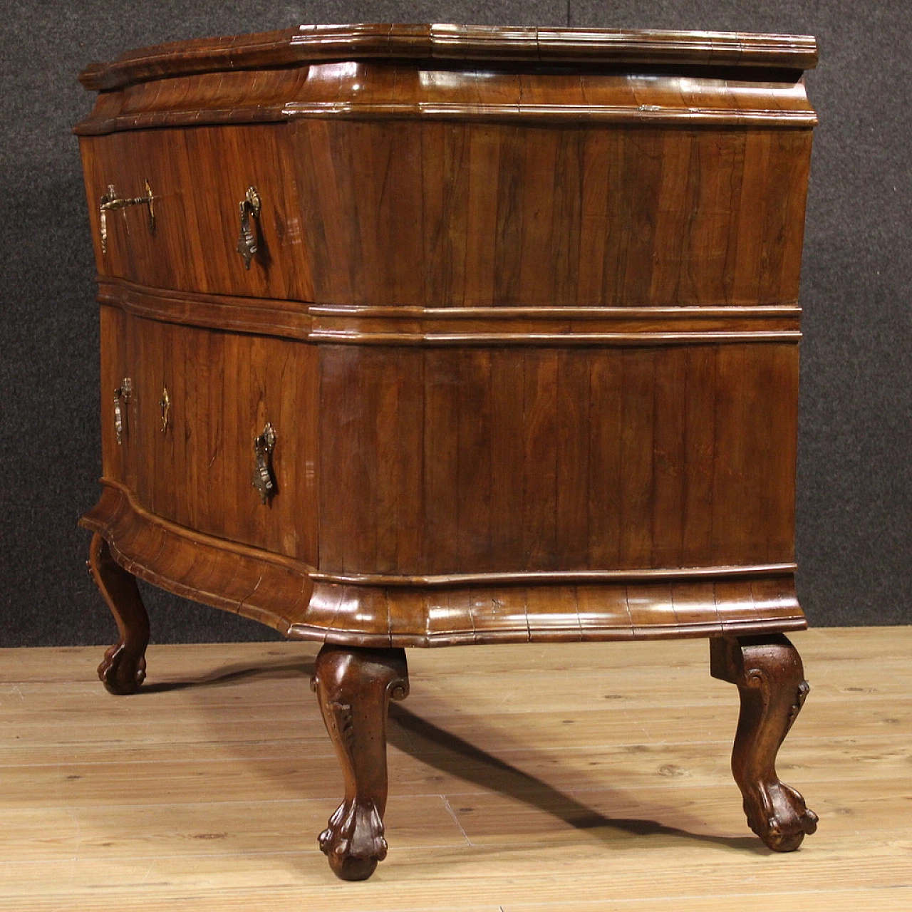 Elegant Venetian chest of drawers from the first half of the 20th century 2