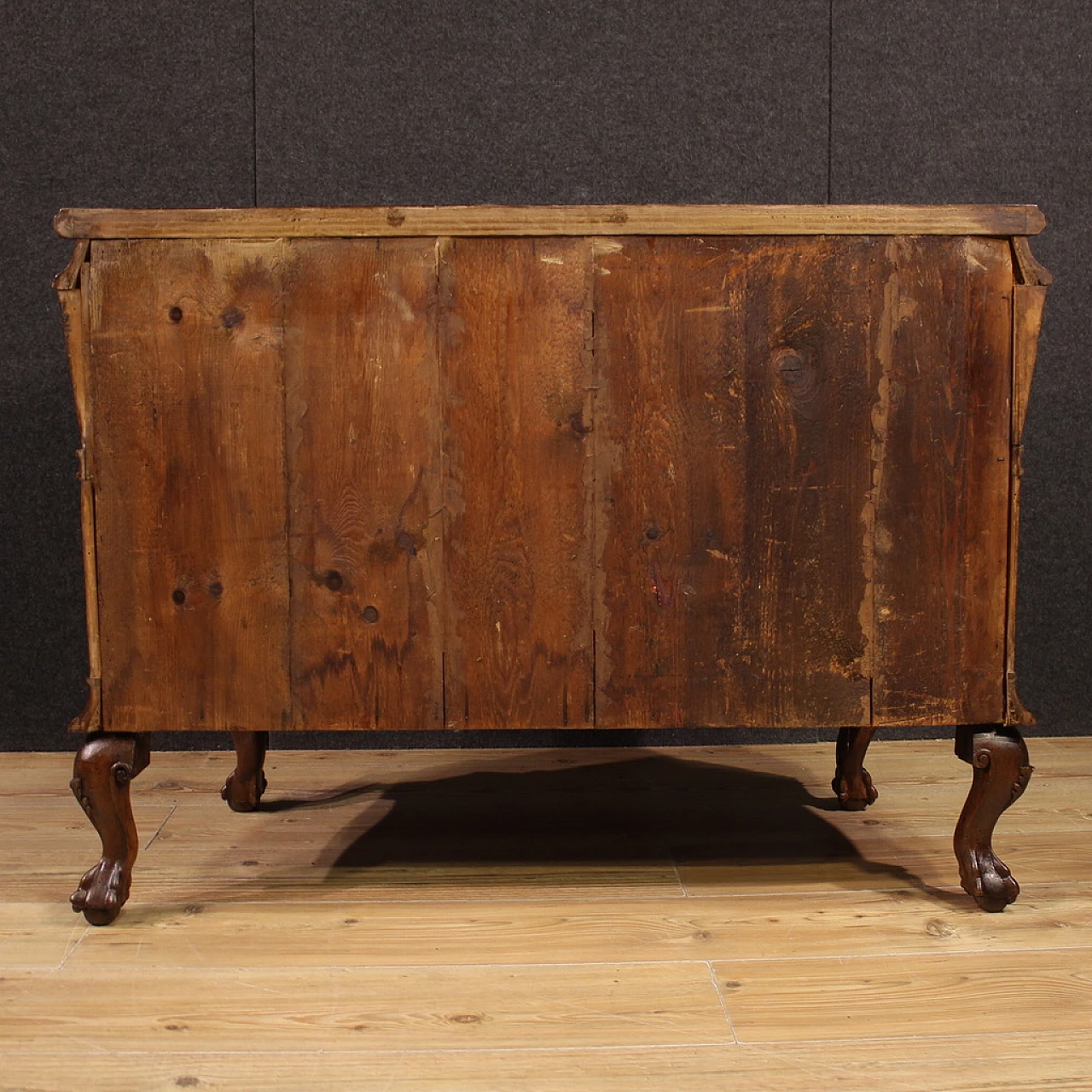 Elegant Venetian chest of drawers from the first half of the 20th century 5