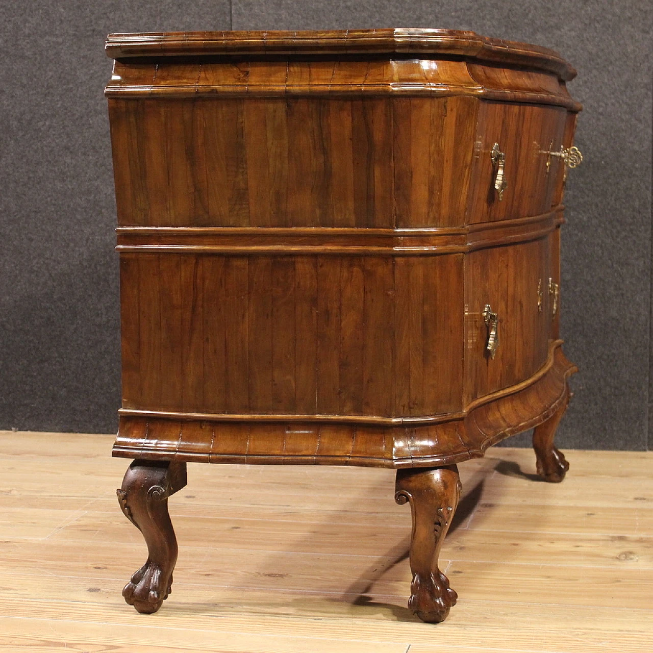 Elegant Venetian chest of drawers from the first half of the 20th century 6