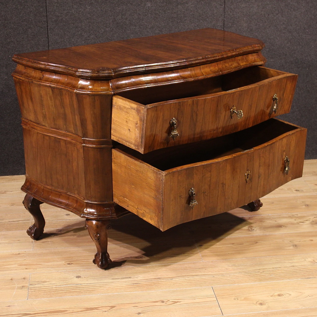 Elegant Venetian chest of drawers from the first half of the 20th century 7