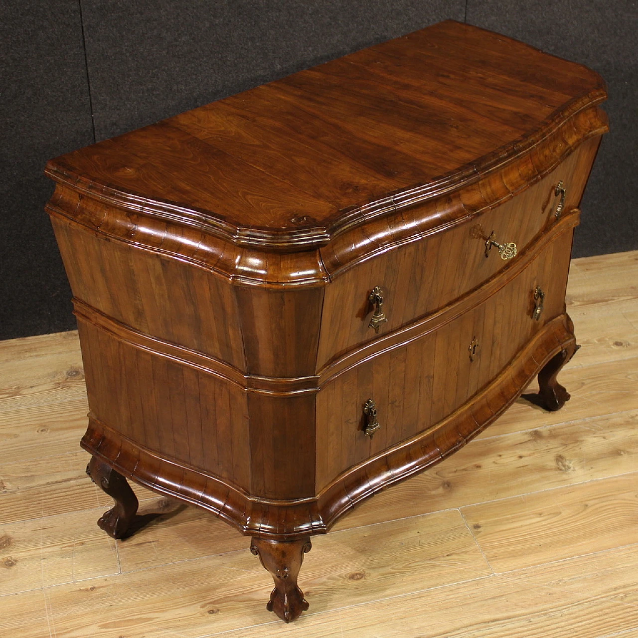 Elegant Venetian chest of drawers from the first half of the 20th century 8