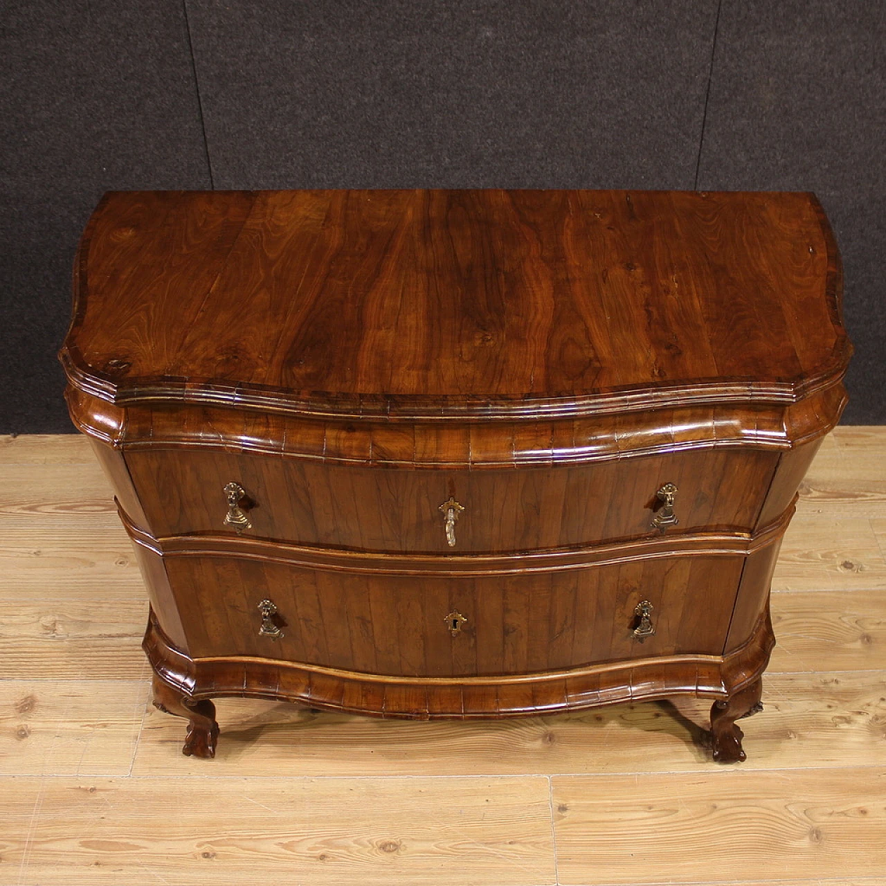 Elegant Venetian chest of drawers from the first half of the 20th century 11