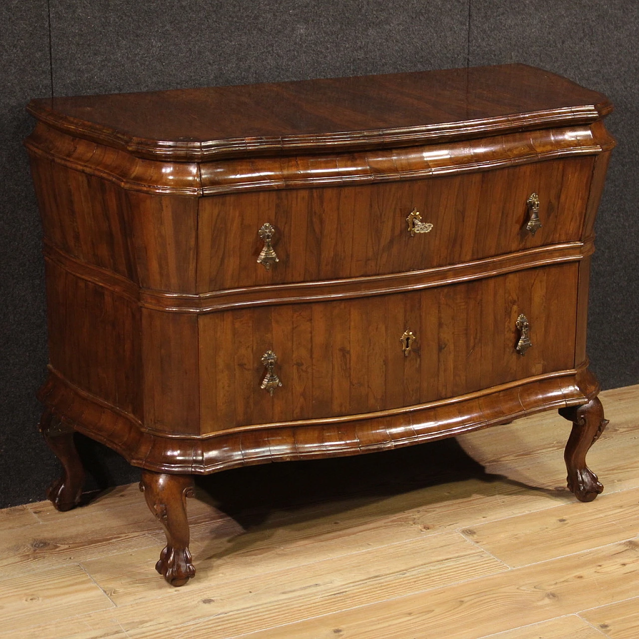 Elegant Venetian chest of drawers from the first half of the 20th century 12