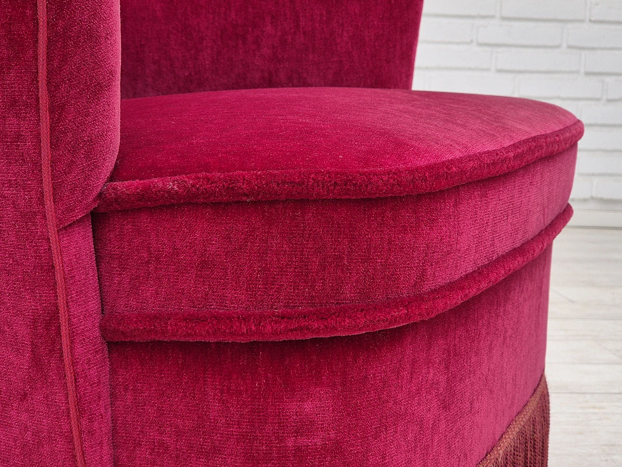 Red velvet danish armchair with fringe, 70s 2