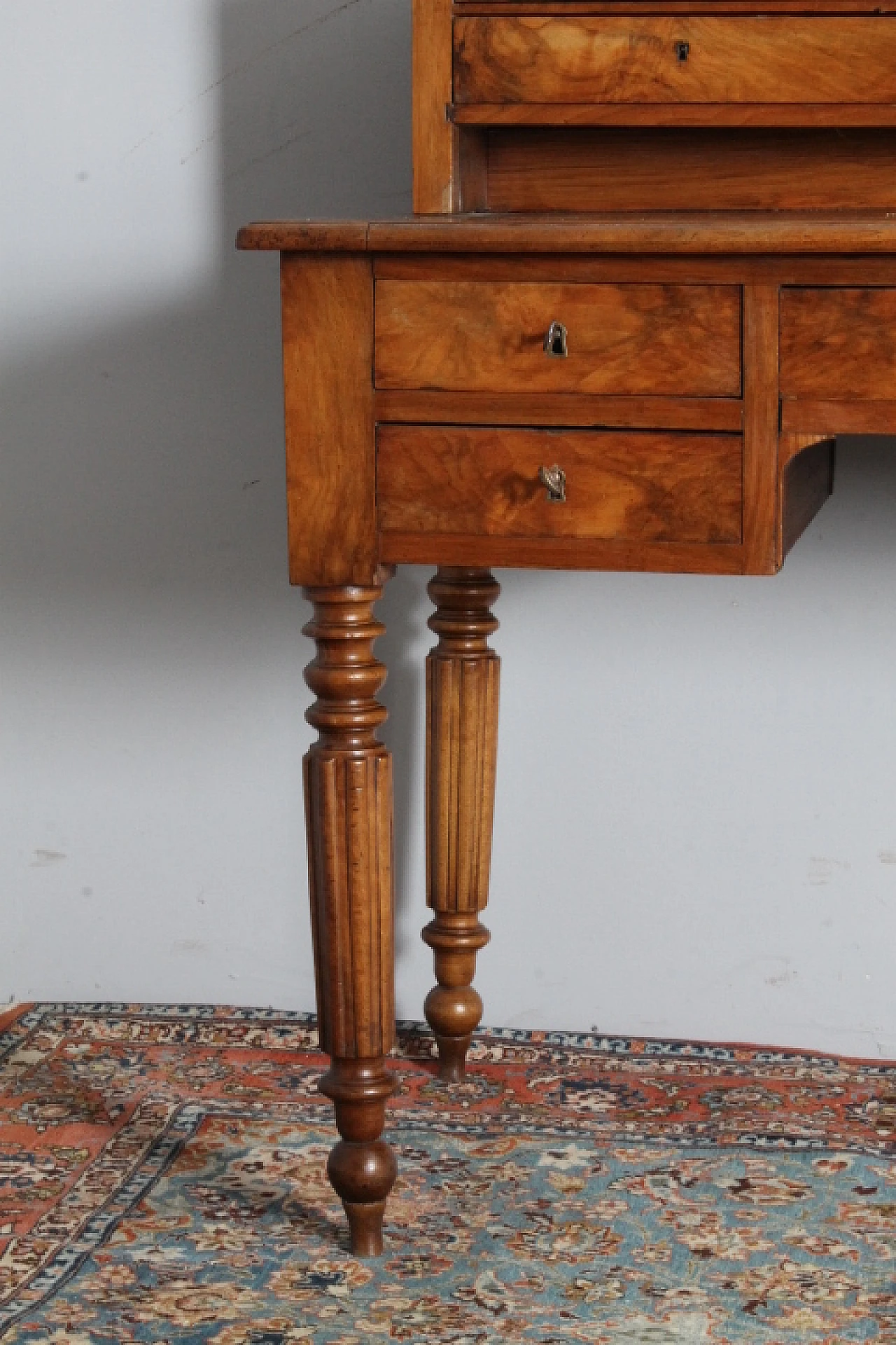 Louis Philippe desk in walnut and briar with drawers, mid 19th century 11