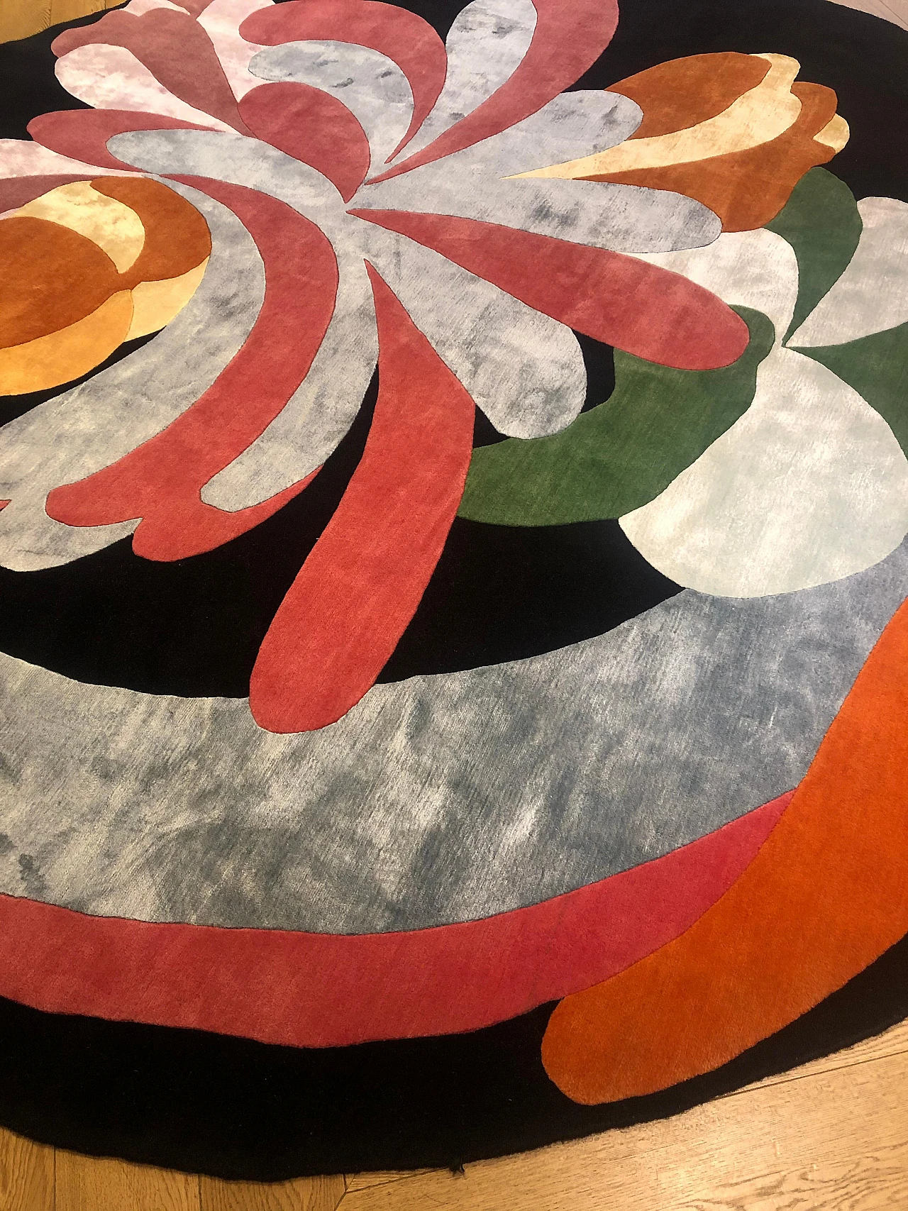 Floreal circular rug by Angela DeNozza , '900 2