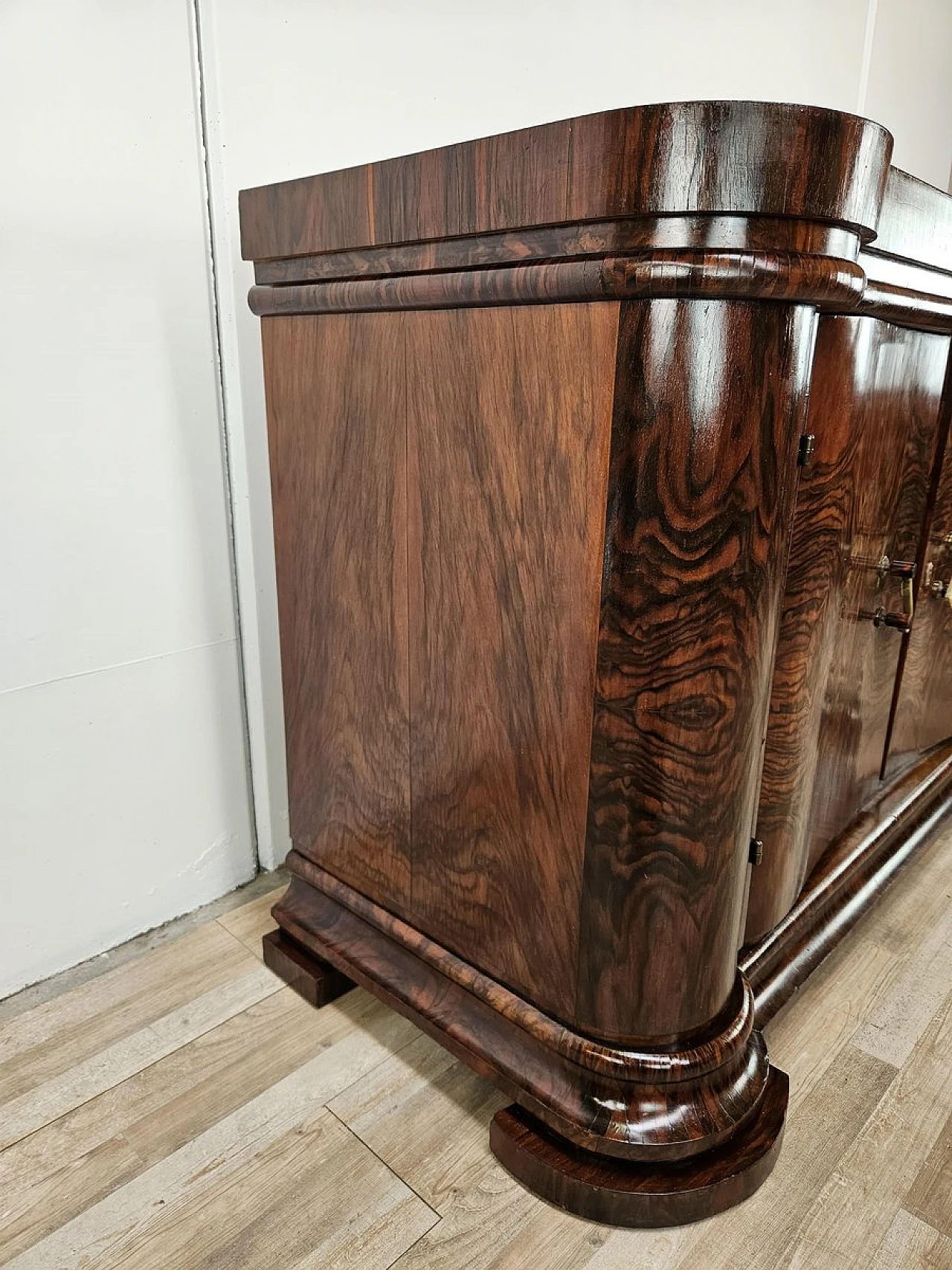 Art Deco Venetian Sideboard in Walnut Root with Internal Drawers by Levi Minzi, Padua, 1940s 2