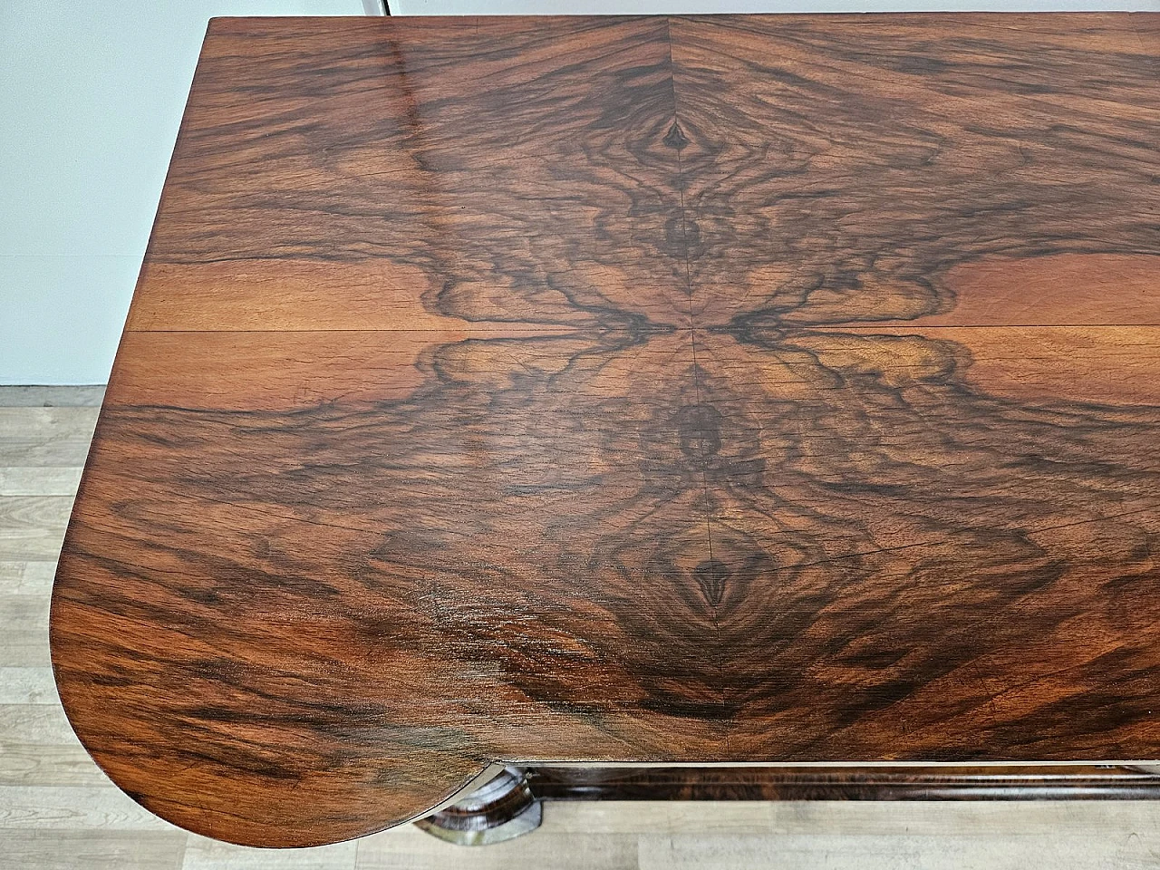 Art Deco Venetian Sideboard in Walnut Root with Internal Drawers by Levi Minzi, Padua, 1940s 5