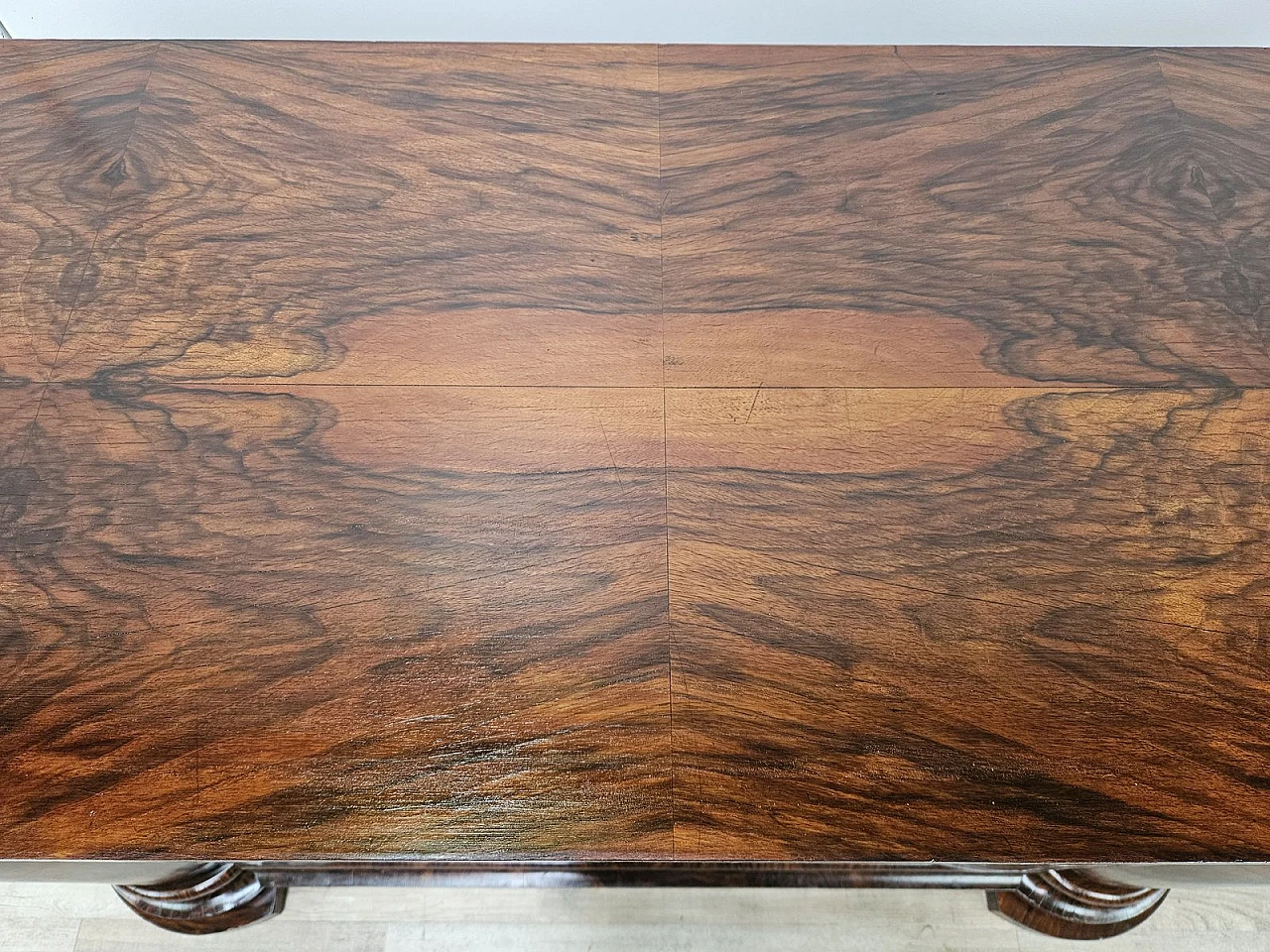 Art Deco Venetian Sideboard in Walnut Root with Internal Drawers by Levi Minzi, Padua, 1940s 6