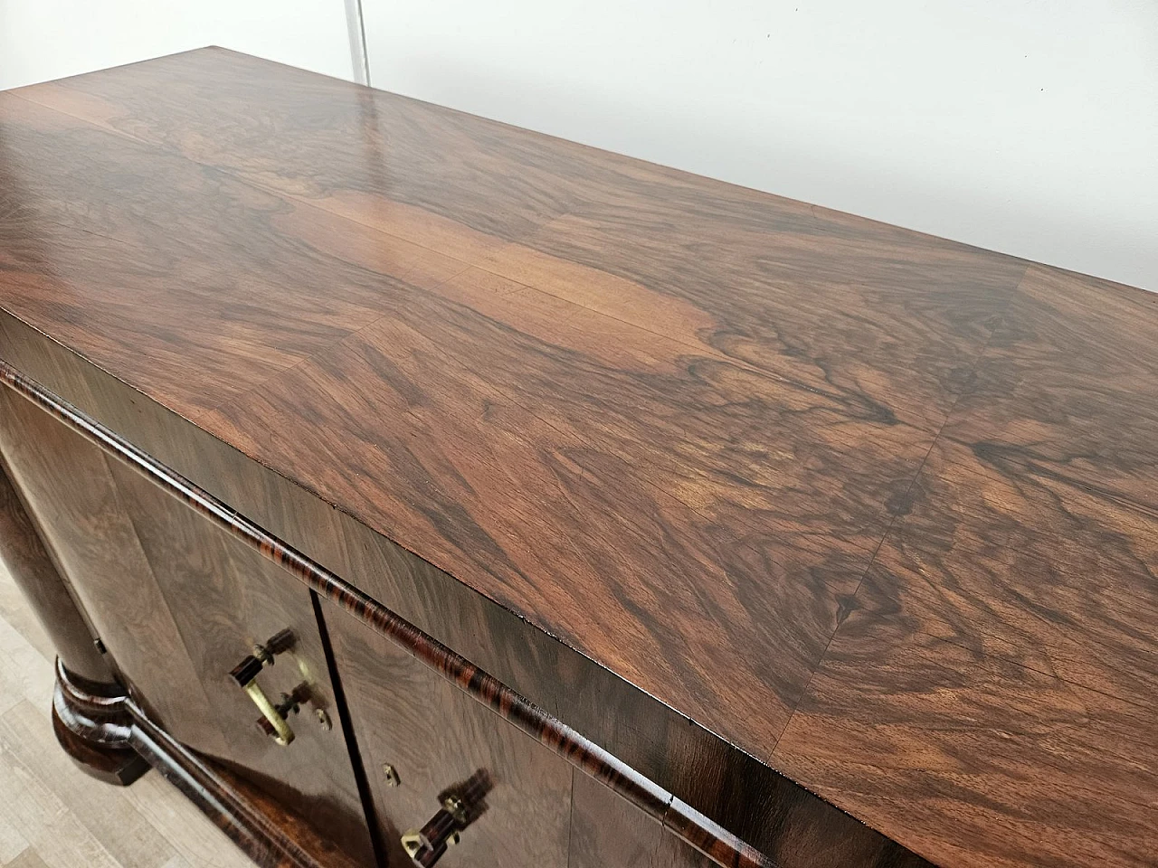 Art Deco Venetian Sideboard in Walnut Root with Internal Drawers by Levi Minzi, Padua, 1940s 7