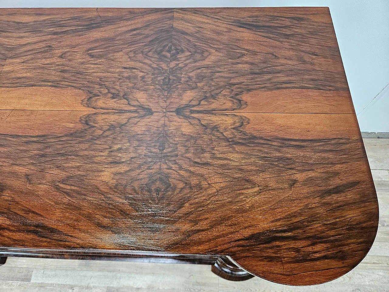 Art Deco Venetian Sideboard in Walnut Root with Internal Drawers by Levi Minzi, Padua, 1940s 8