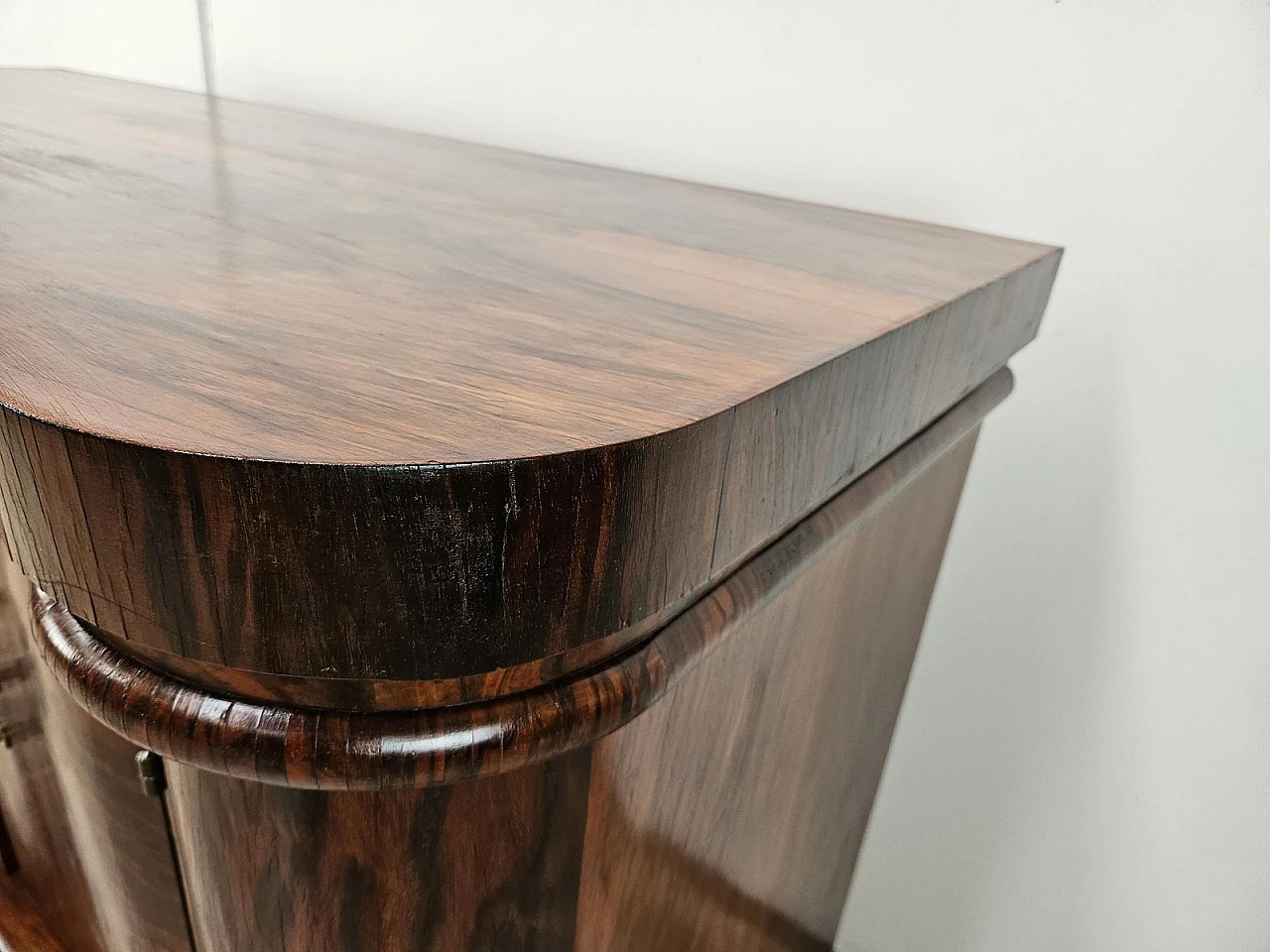 Art Deco Venetian Sideboard in Walnut Root with Internal Drawers by Levi Minzi, Padua, 1940s 10