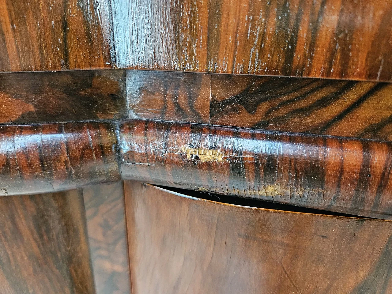 Art Deco Venetian Sideboard in Walnut Root with Internal Drawers by Levi Minzi, Padua, 1940s 12