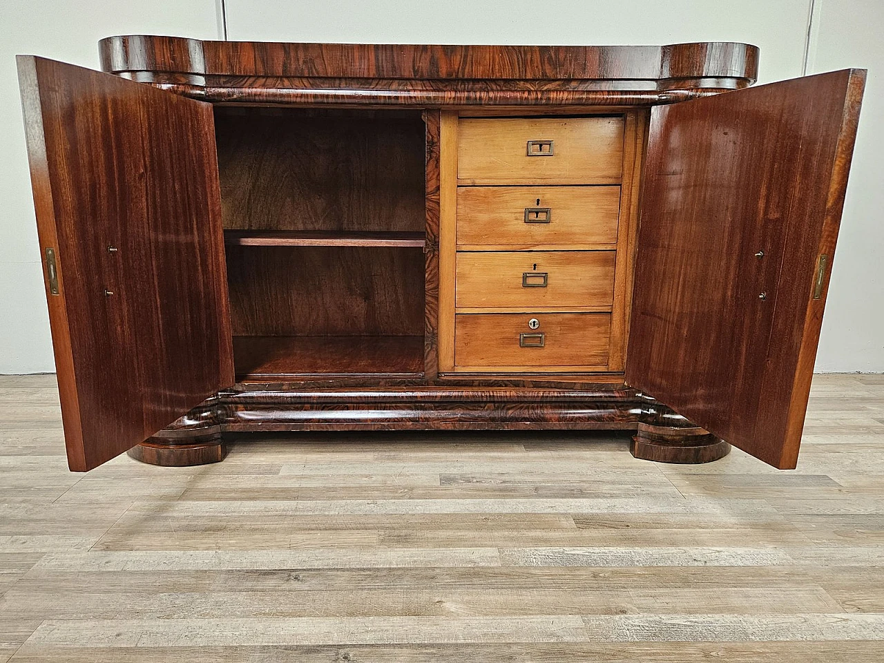 Art Deco Venetian Sideboard in Walnut Root with Internal Drawers by Levi Minzi, Padua, 1940s 19