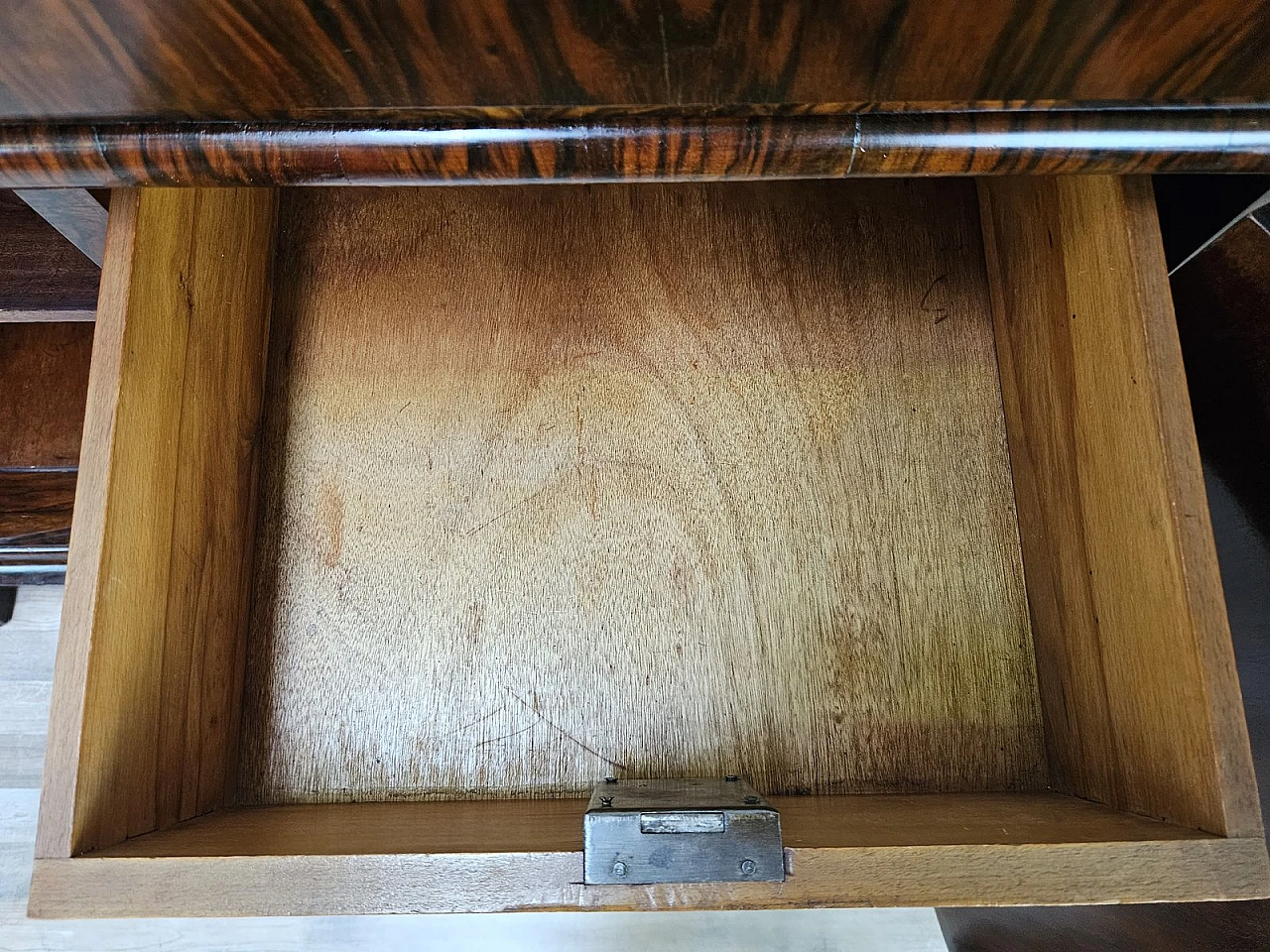 Art Deco Venetian Sideboard in Walnut Root with Internal Drawers by Levi Minzi, Padua, 1940s 25