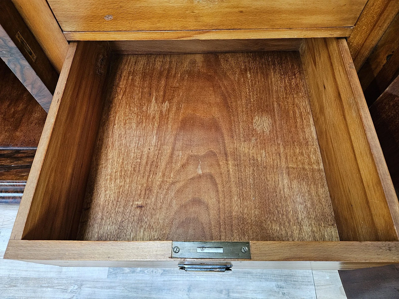 Art Deco Venetian Sideboard in Walnut Root with Internal Drawers by Levi Minzi, Padua, 1940s 27