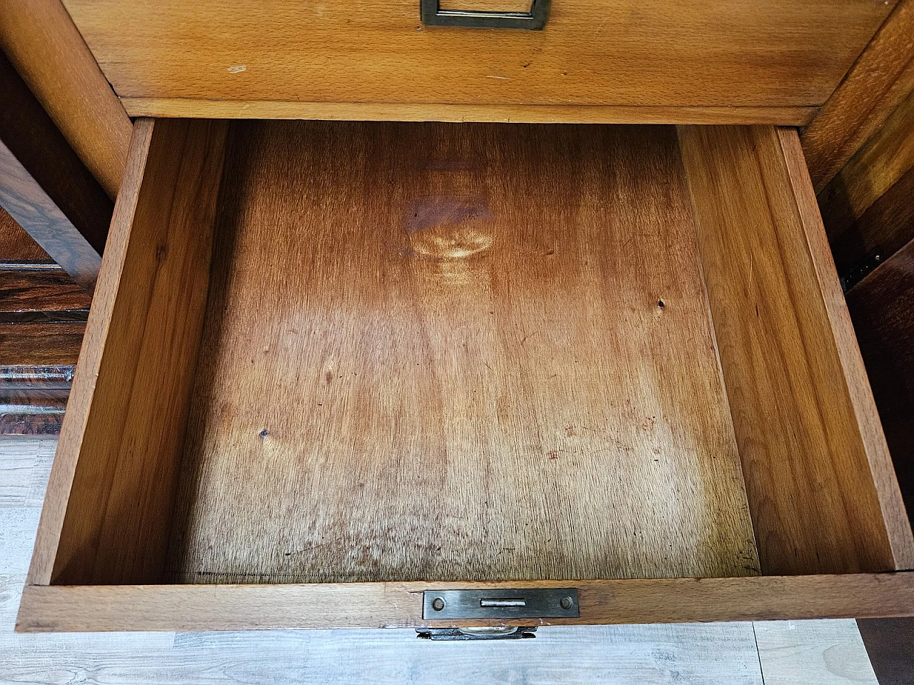 Art Deco Venetian Sideboard in Walnut Root with Internal Drawers by Levi Minzi, Padua, 1940s 28